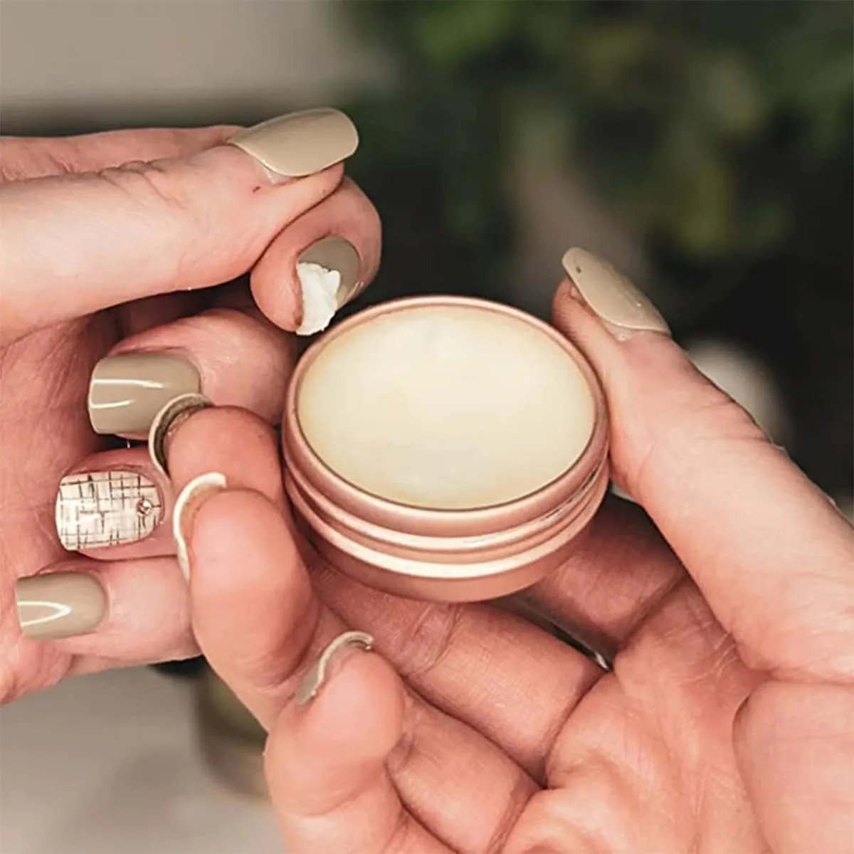 ECYC Ltd 10 Pcs 0.16 oz Round Aluminum Tin Jar Refillable Containers, Empty Cosmetic Sample Jars Mini Metal Containers Jars with Screw Lids for Creams, Lip Balms, Spices, Salve, DIY Candles, Crafts