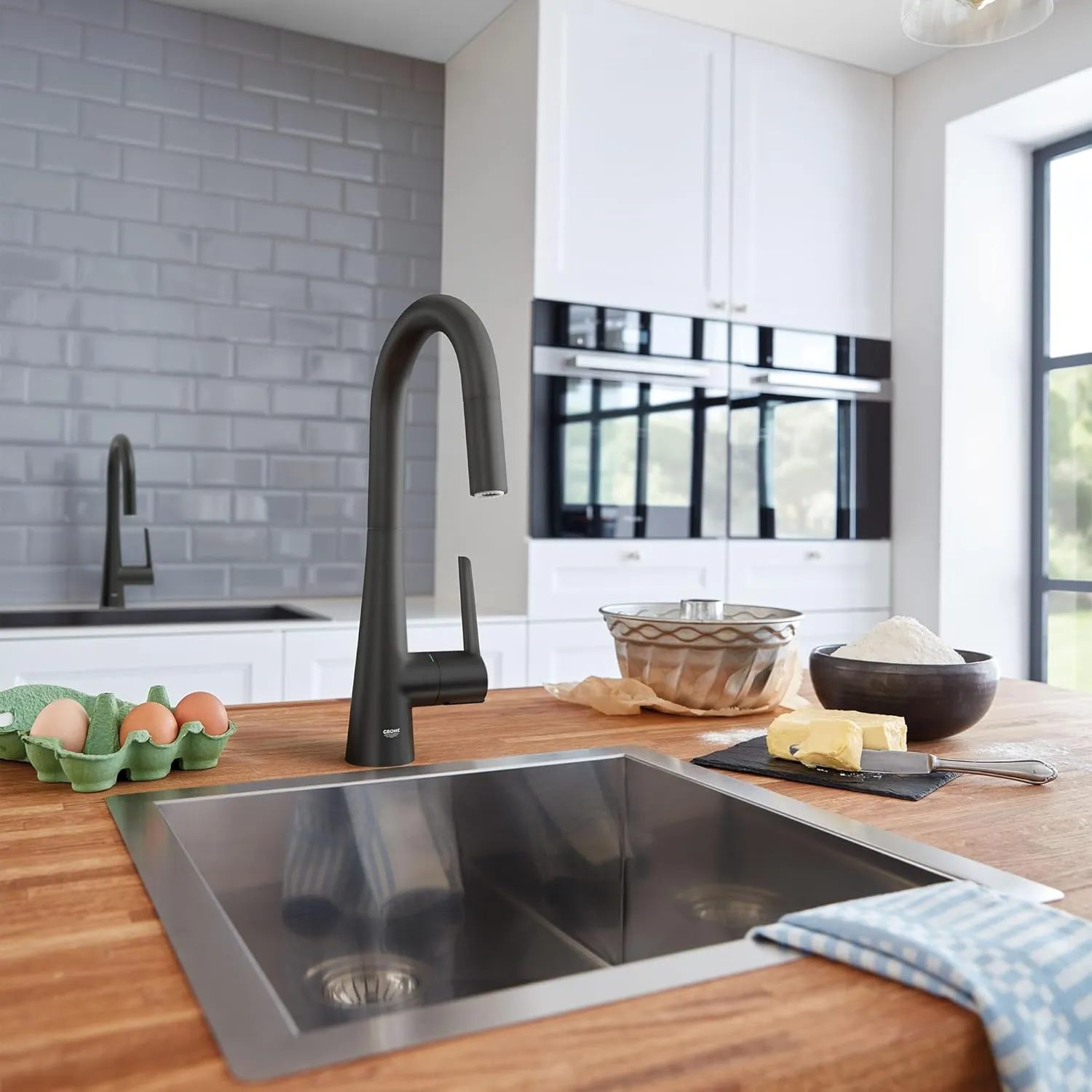 GROHE 322262433 Zedra Single-Handle Pull-Down Kitchen Faucet Dual Spray, 1.75 GPM, Matte Black