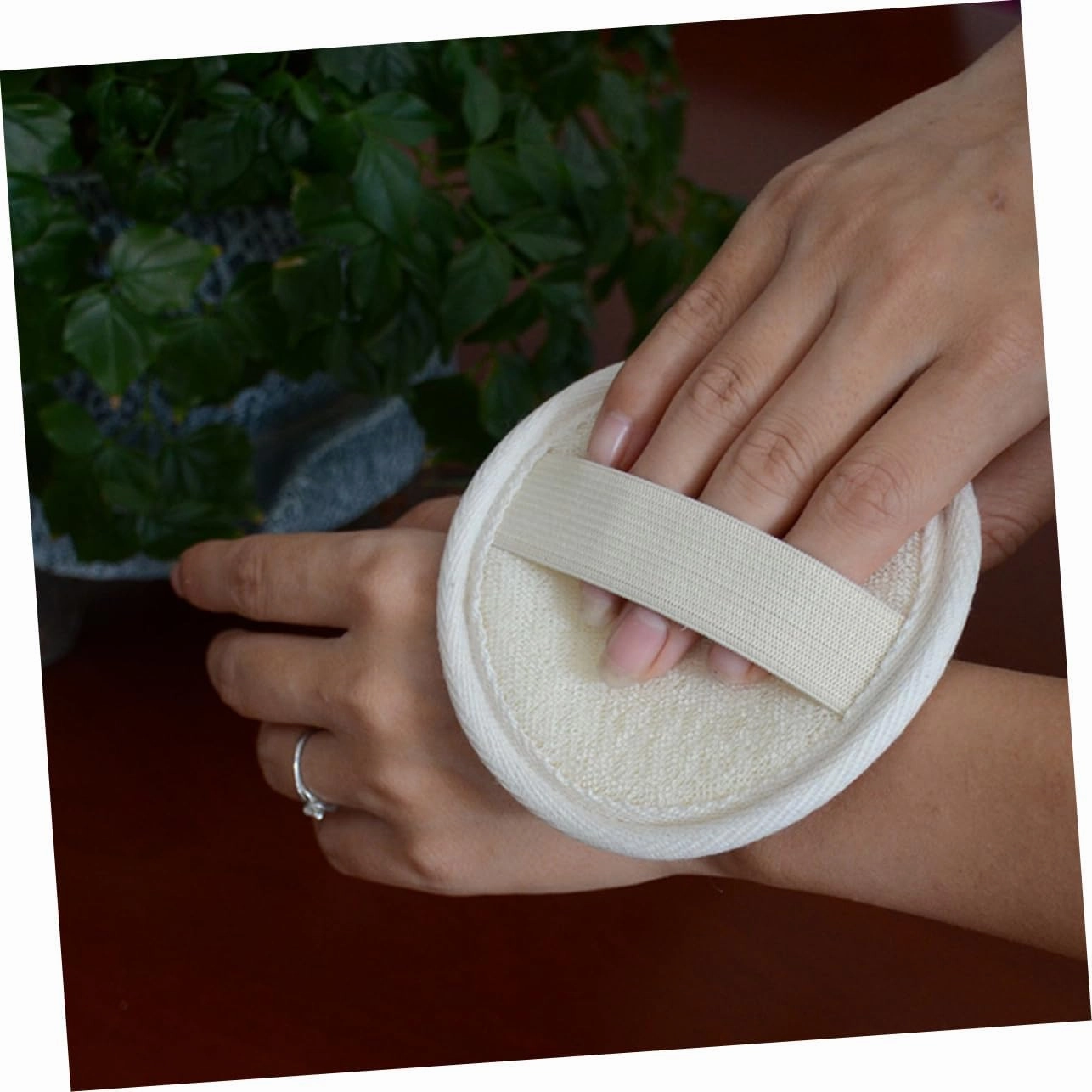 Housoutil 3pcs Makeup Remover Pads Gentle Exfoliating Loofah Sponges for Deep Cleansing Suitable for All Skin Types and Reusable Facial Wipes Jar