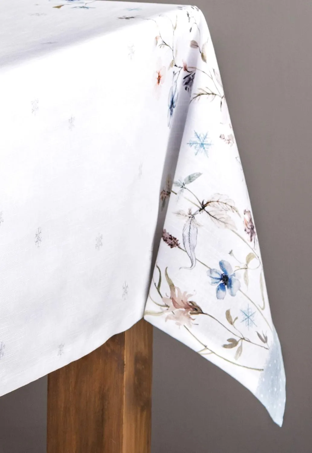 Maison d'Hermine Table Cloth Rectangle Table 100% Cotton 54 x 72 Inches Tablecloth Reusable Decorative Everyday Use for Dining Room, Farmhouse, Home, Party, Festive & Wedding - Ice Florals