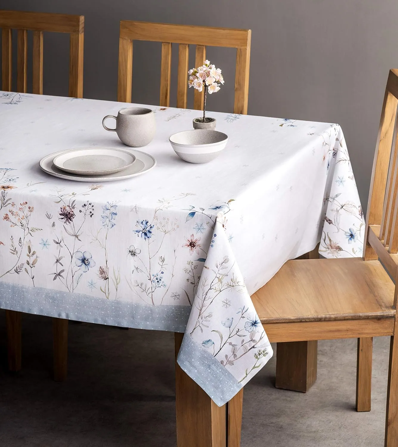 Maison d'Hermine Table Cloth Rectangle Table 100% Cotton 54 x 72 Inches Tablecloth Reusable Decorative Everyday Use for Dining Room, Farmhouse, Home, Party, Festive & Wedding - Ice Florals