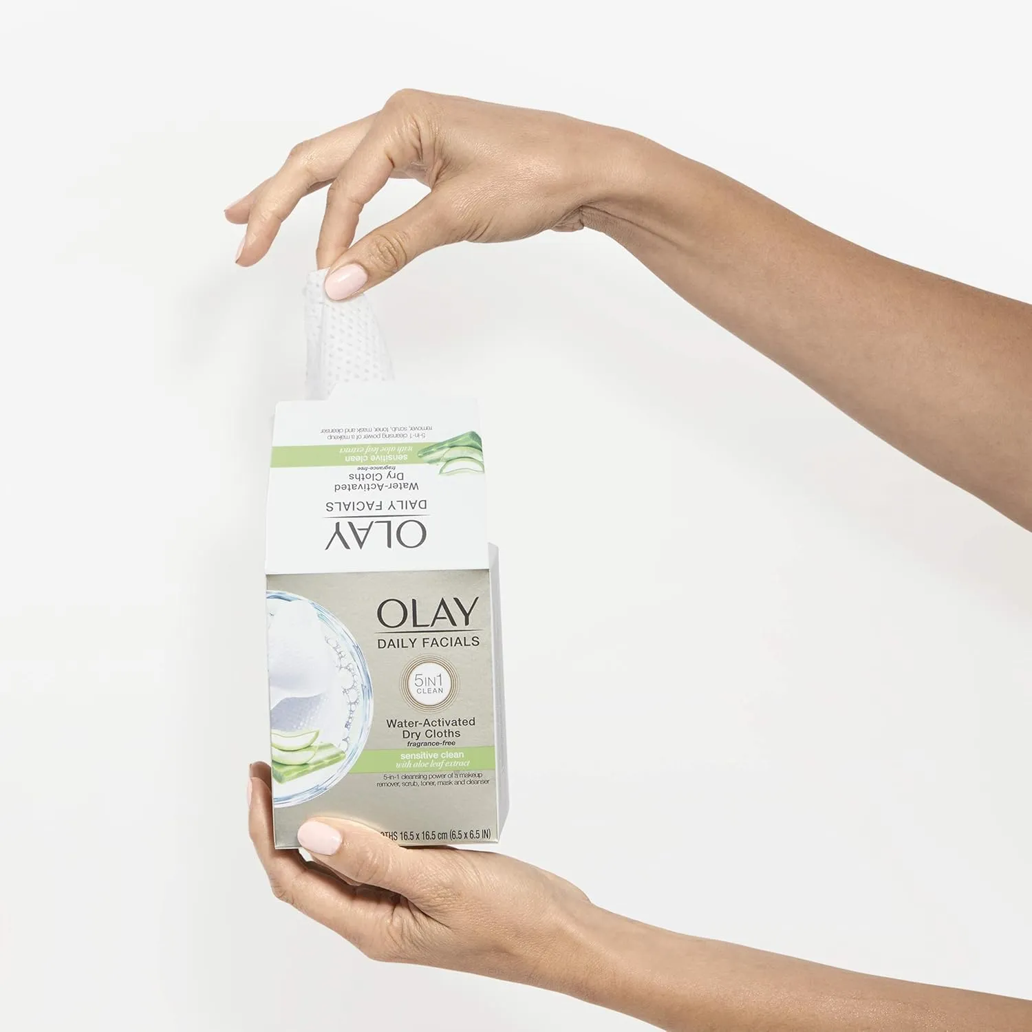 Makeup Remover Wipes by Olay Daily Facials Gentle Clean 5-in-1 Water Activated Cleansing Cloths, 33 count Packaging may Vary