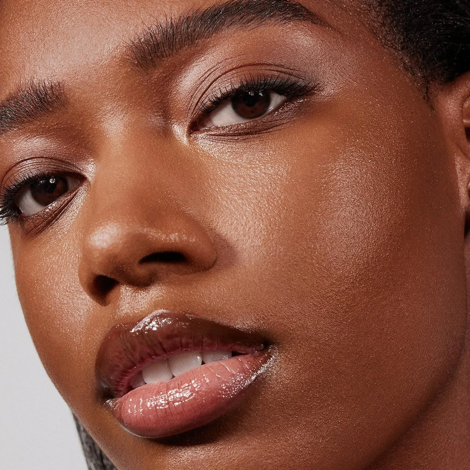 Morphe Lightform Dewy Foundation - Extended Hydration Foundation Makeup with a Lasting, Natural Radiant Finish - Long-Wearing Formula with Buildable, Medium Coverage - Rich 29N (1.01 fl oz)