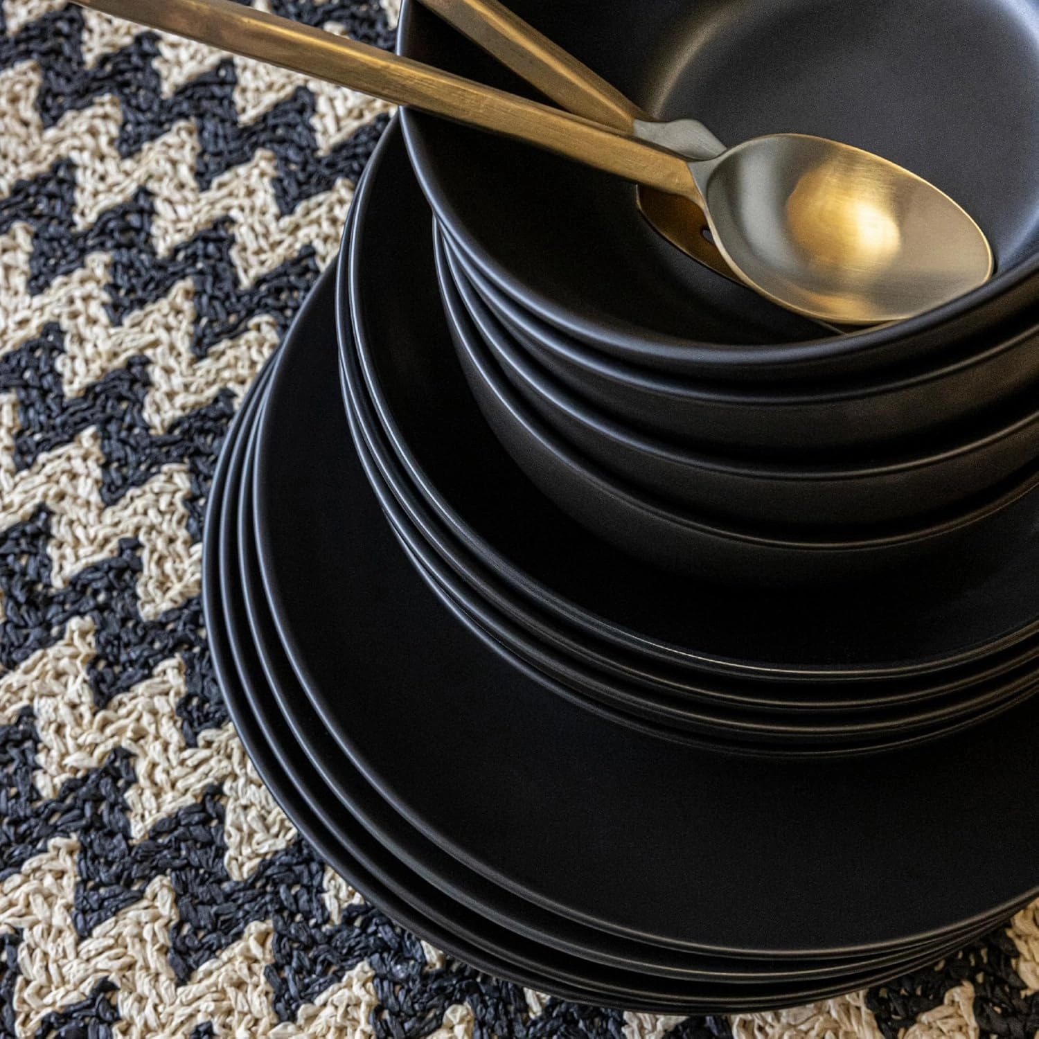 over&back Coupe Dinnerware Set - Stoneware Dishes - Comes with 4 Dinner Plates, 4 Cereal Bowls, and 4 Dinner Bowls - 12-Piece All-Occasion Place Settings - Semi-Matte Black