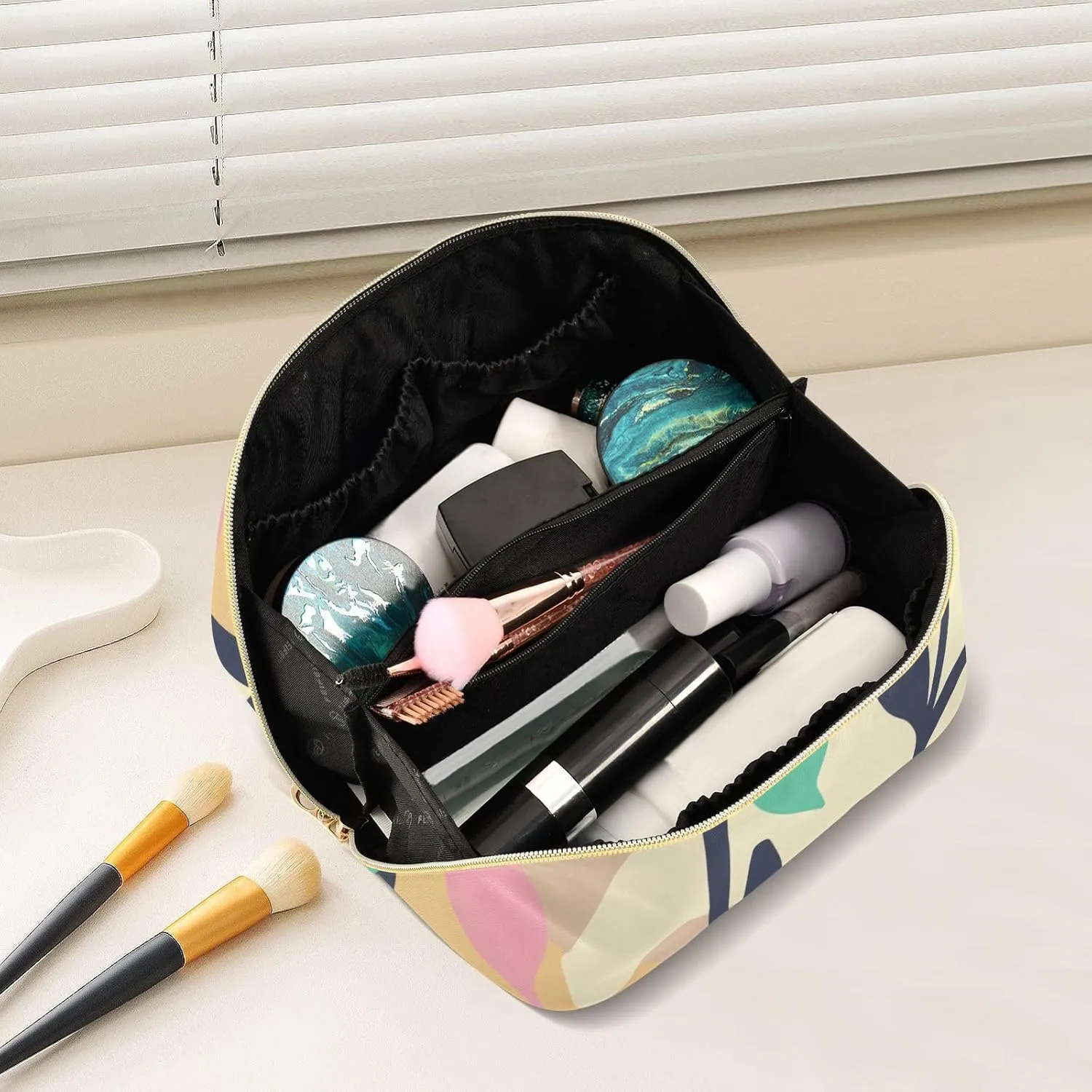 Spacious Rhombus Cosmetic Bag for Women Large Capacity Makeup Bag for Travel and Daily Use